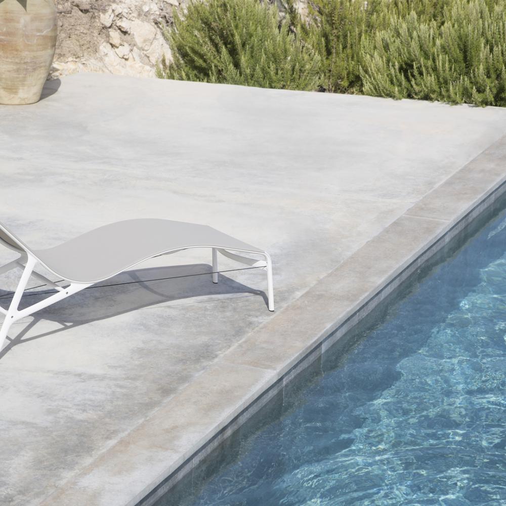 Frame Outdoor Lounger